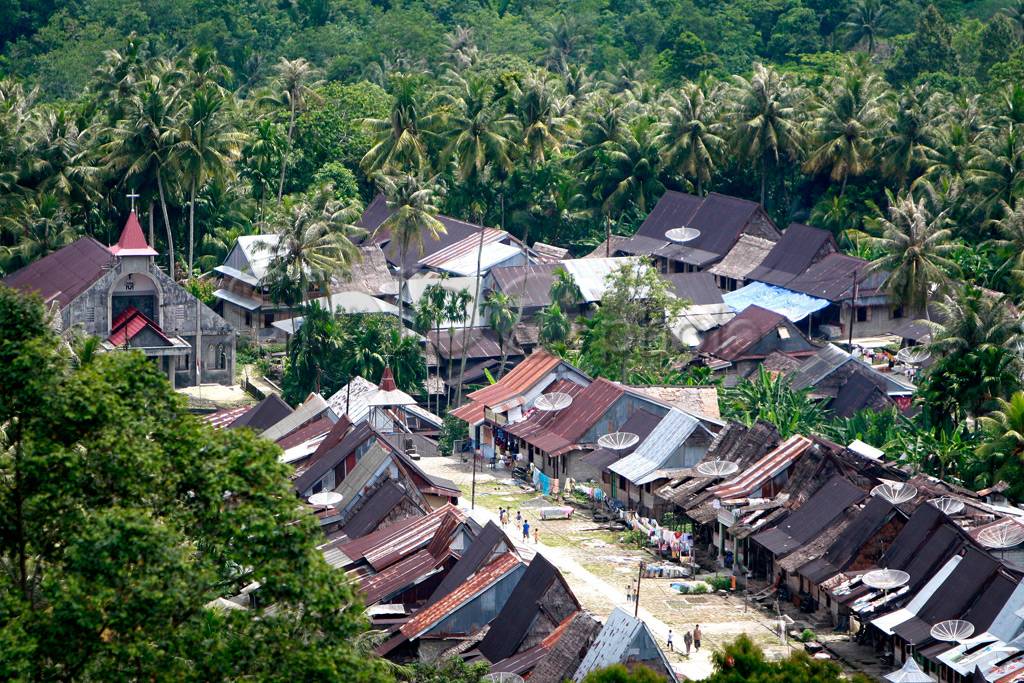 Menampung Air Bersih...