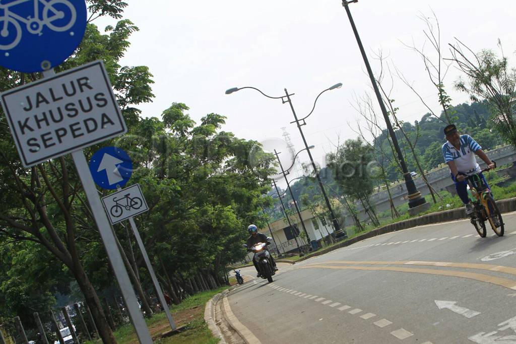 Jalur Sepeda BKT Belum...
