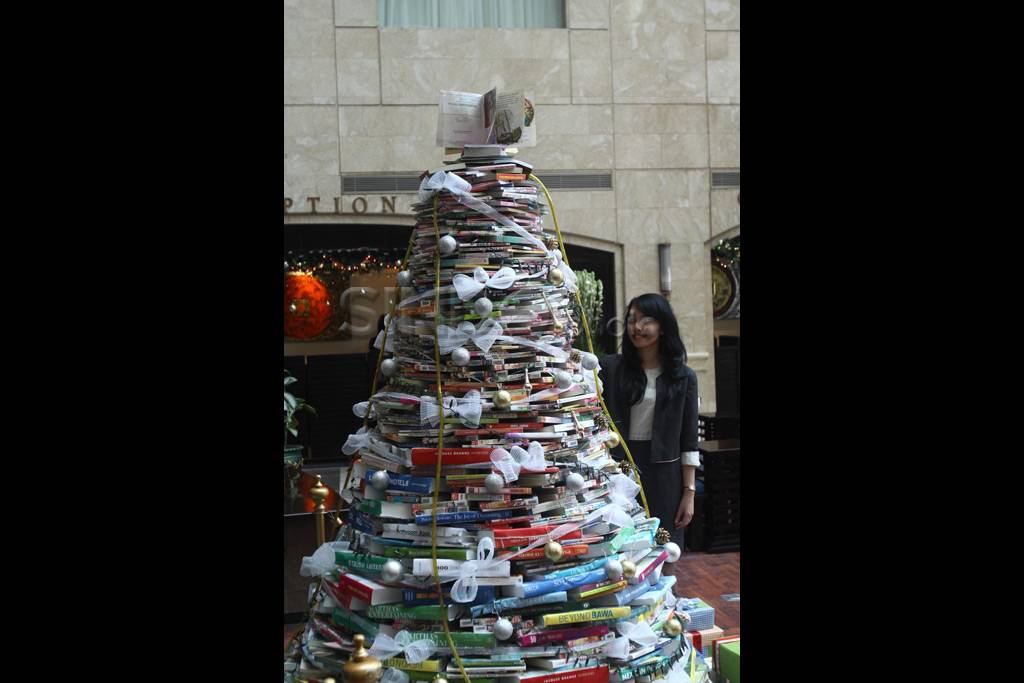 Pohon Natal Dari Buku