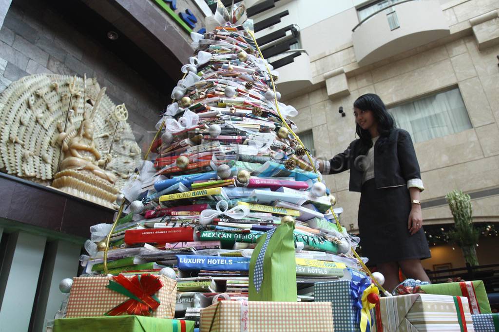 Pohon Natal Dari Buku