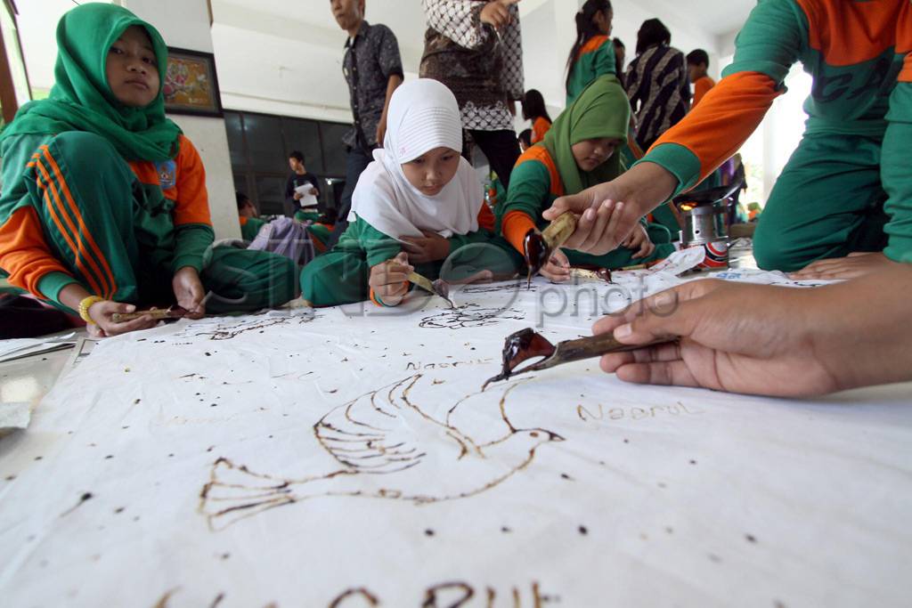Membatik Massal