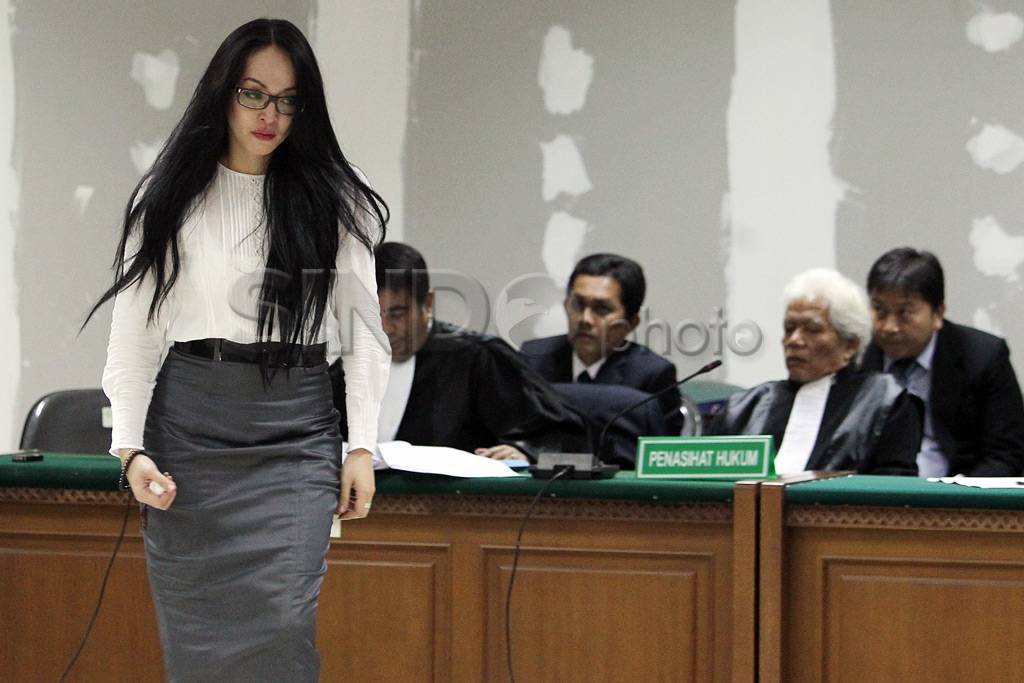 Angie Dituntut 14 Tahun