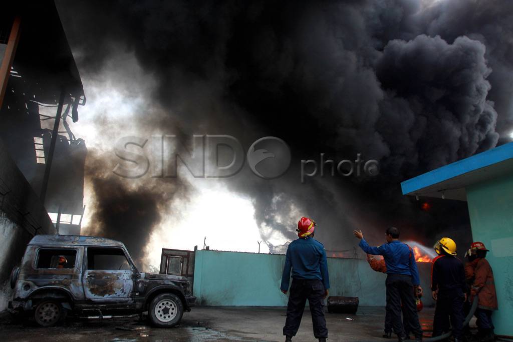 Gudang Oli Terbakar