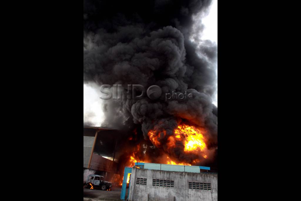 Gudang Oli Terbakar