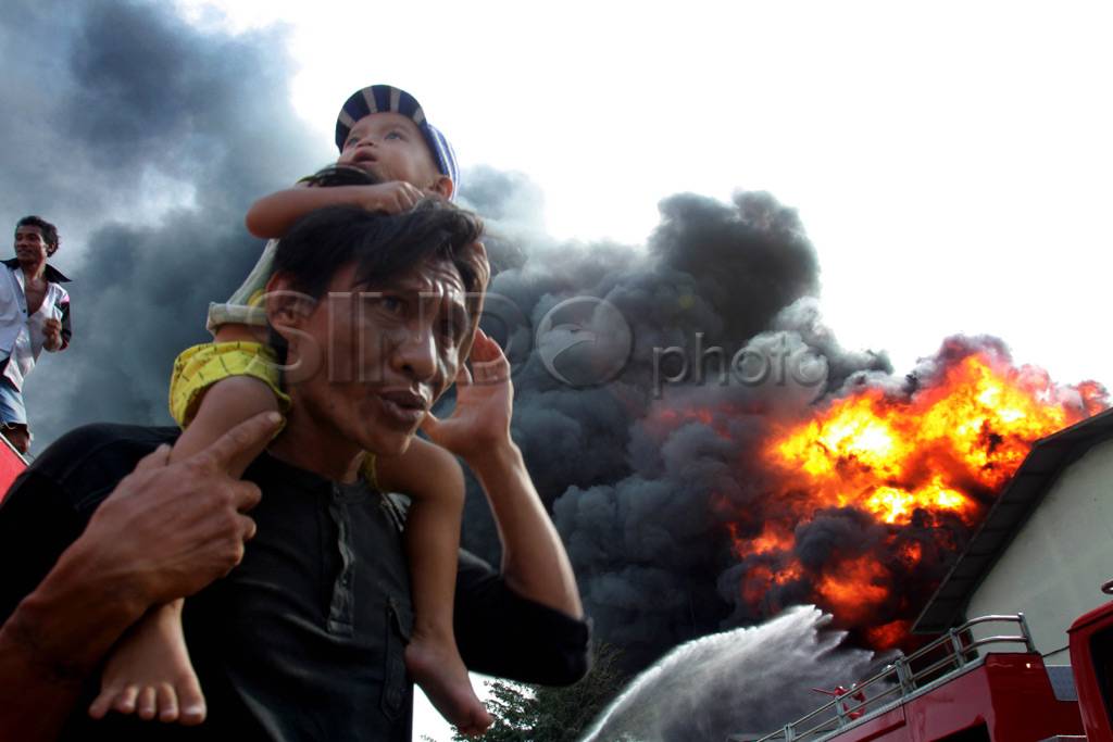 Gudang Oli Terbakar