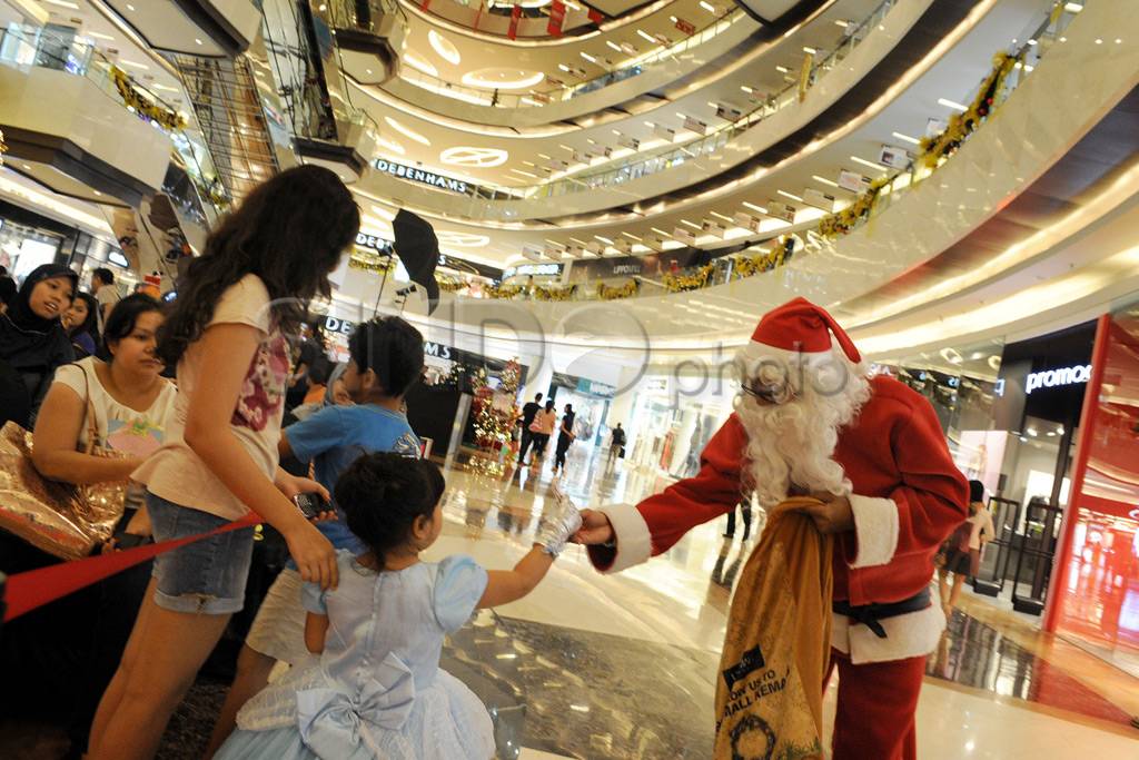 Kunjungi Mall Santa...