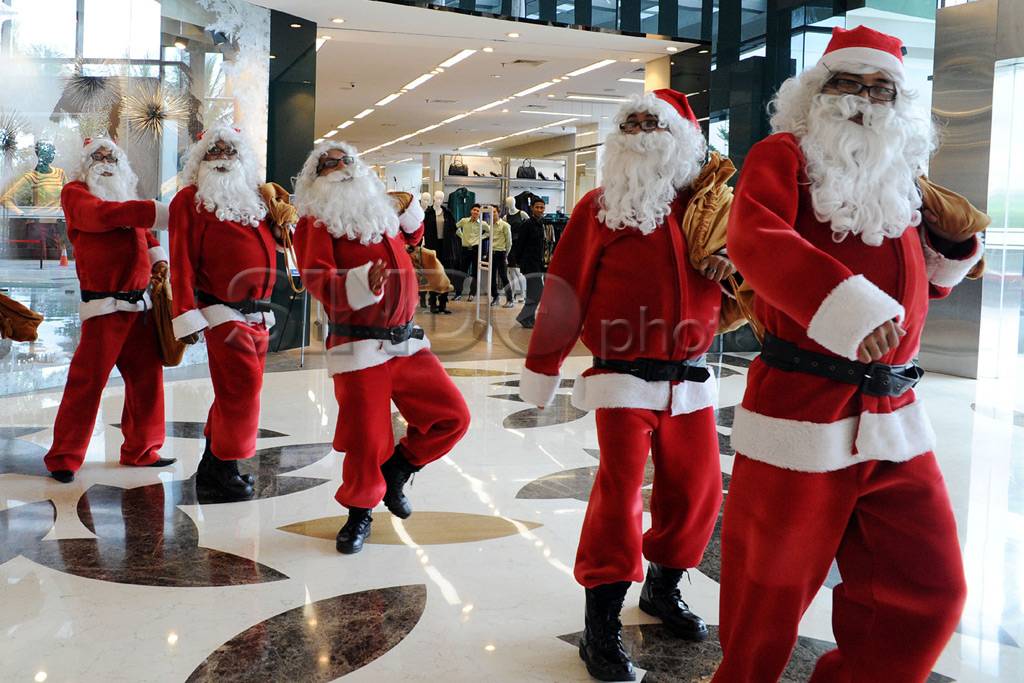 Kunjungi Mall Santa...