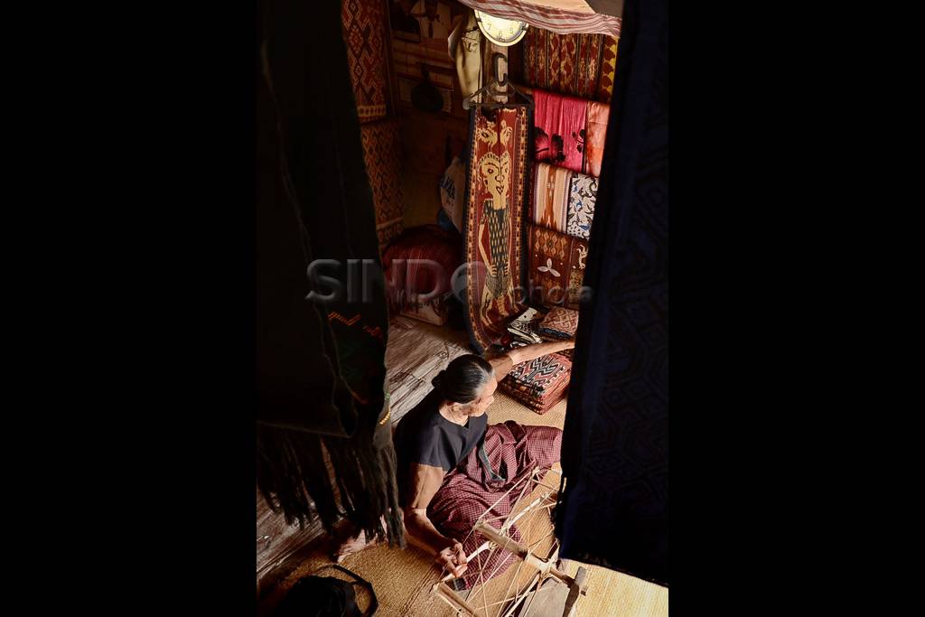 Motif Tenun Tradisional...