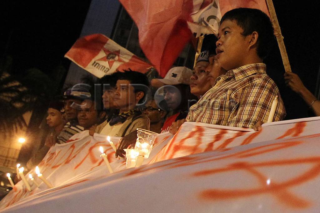 Ratusan Mahasiswa Gelar...