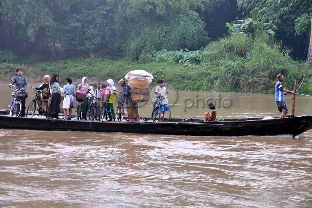 Sebrangi Derasnya Sungai...
