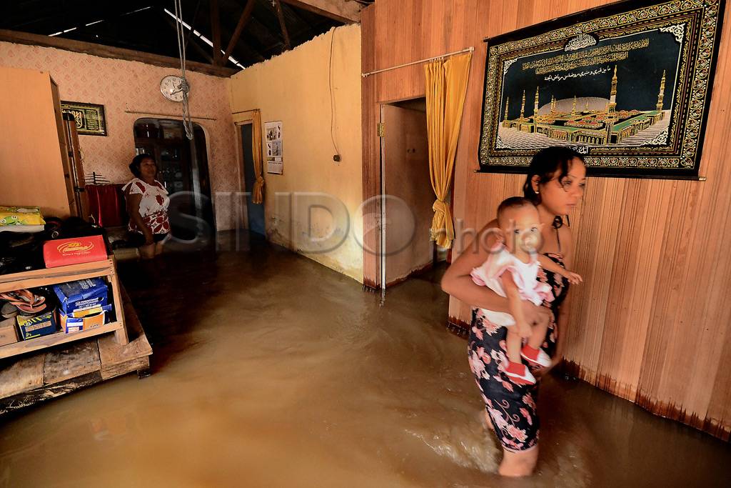 Rumah Terendam Banjir,...