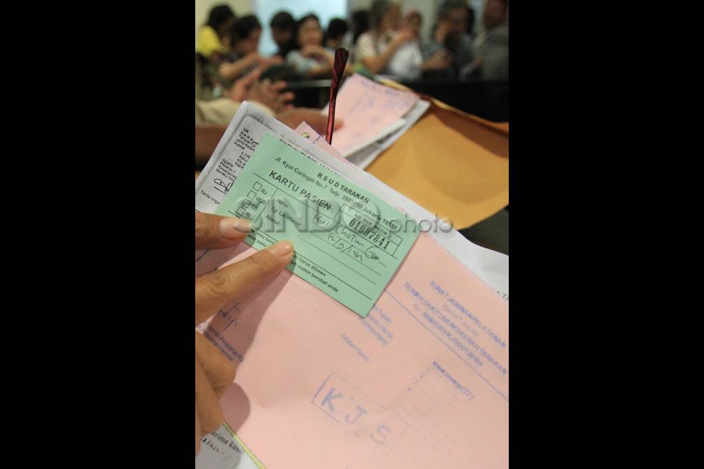 Warga Jakarta Gunakan...
