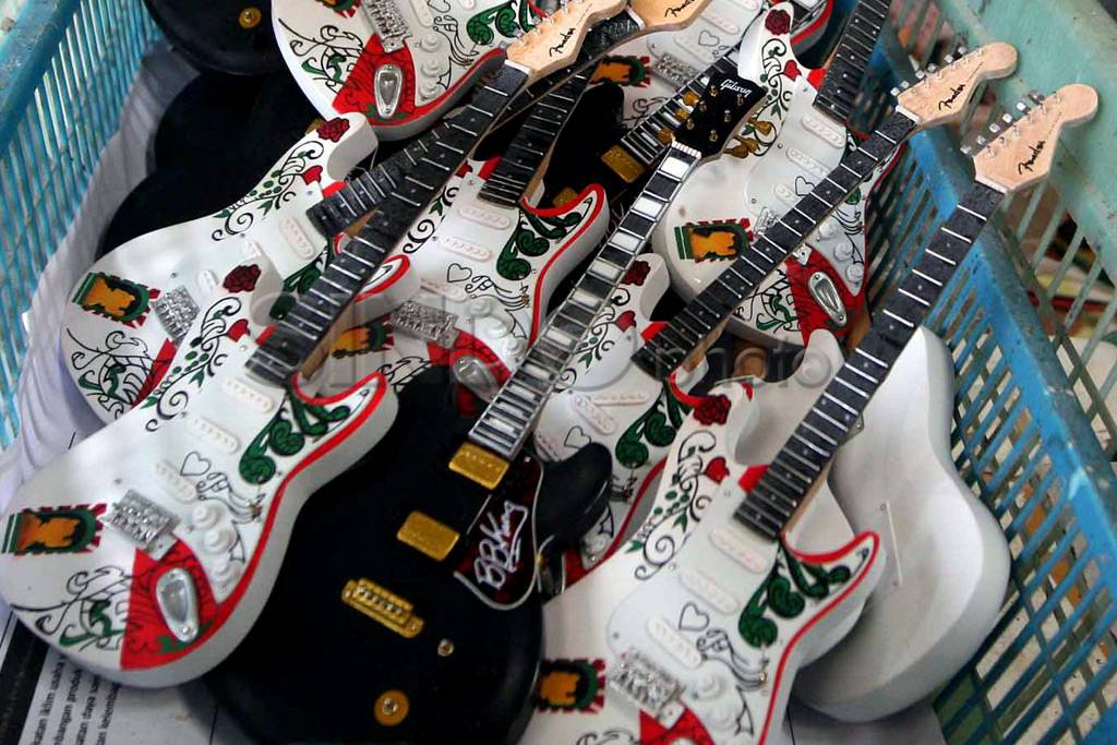 Miniatur Gitar Kualitas...