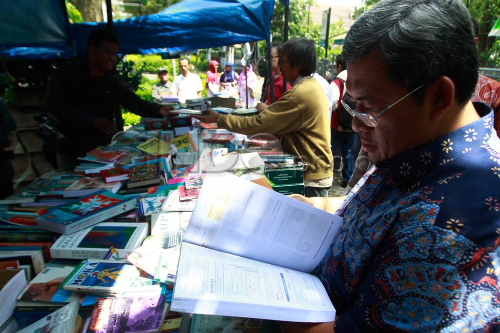 Aher Kunjungi Lapak...