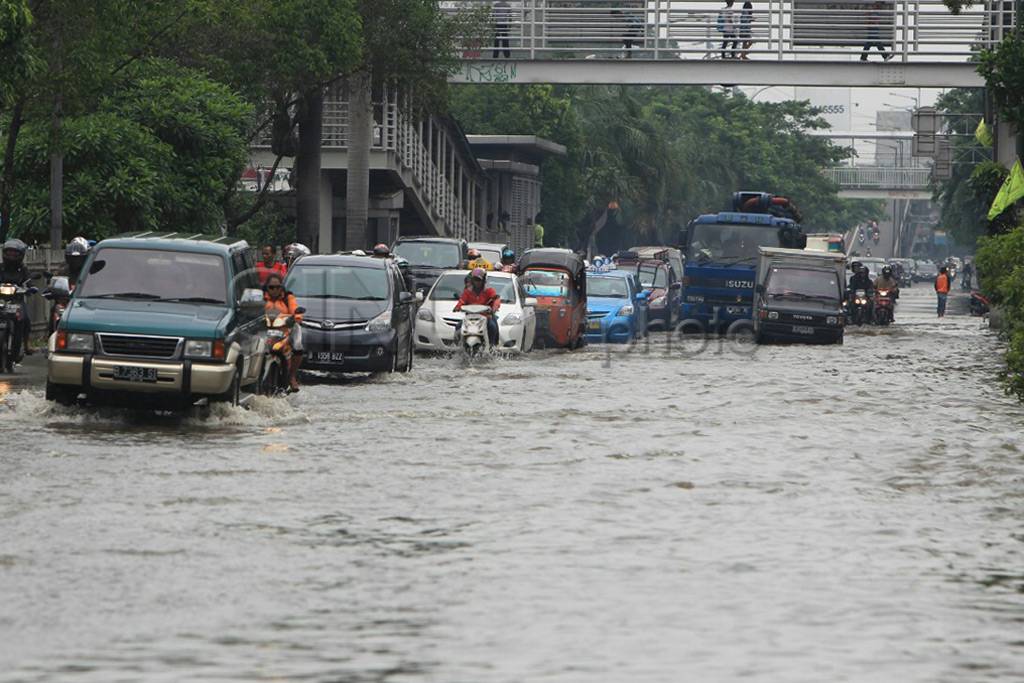 Banjir Daan Mogot Macet