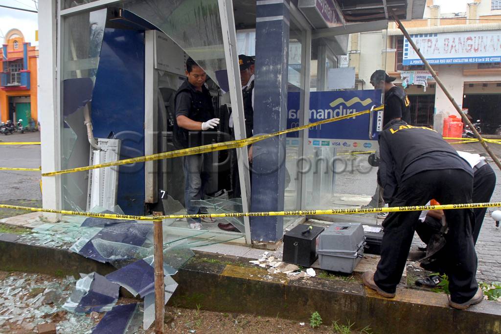 Gerai ATM Diledakkan...