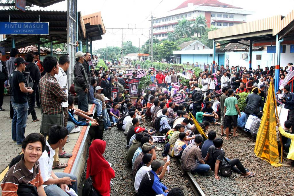Blokir Rel Kereta