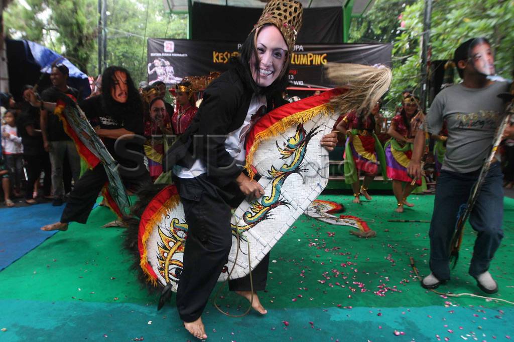 Kuda Lumping Kesurupan...