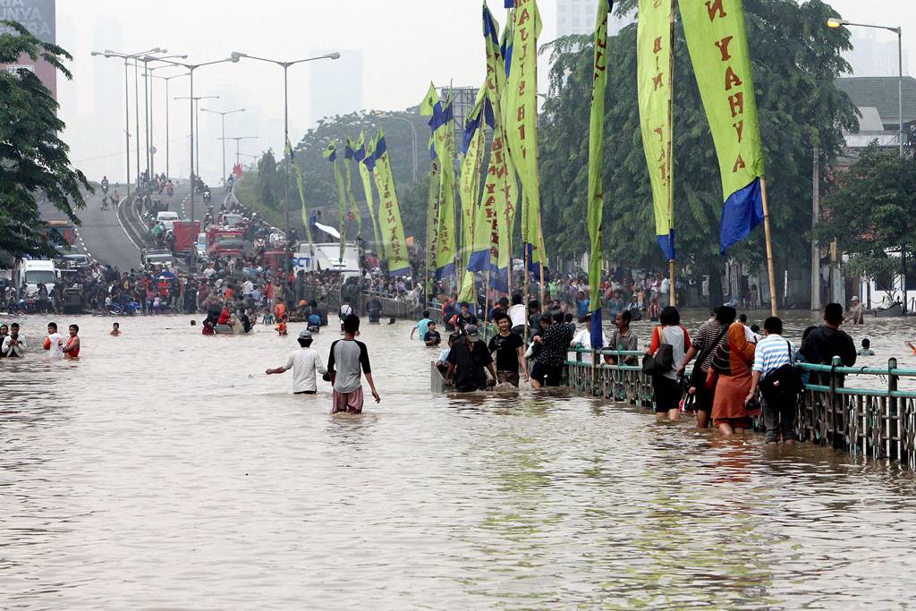Ciliwung Meluap Akses...