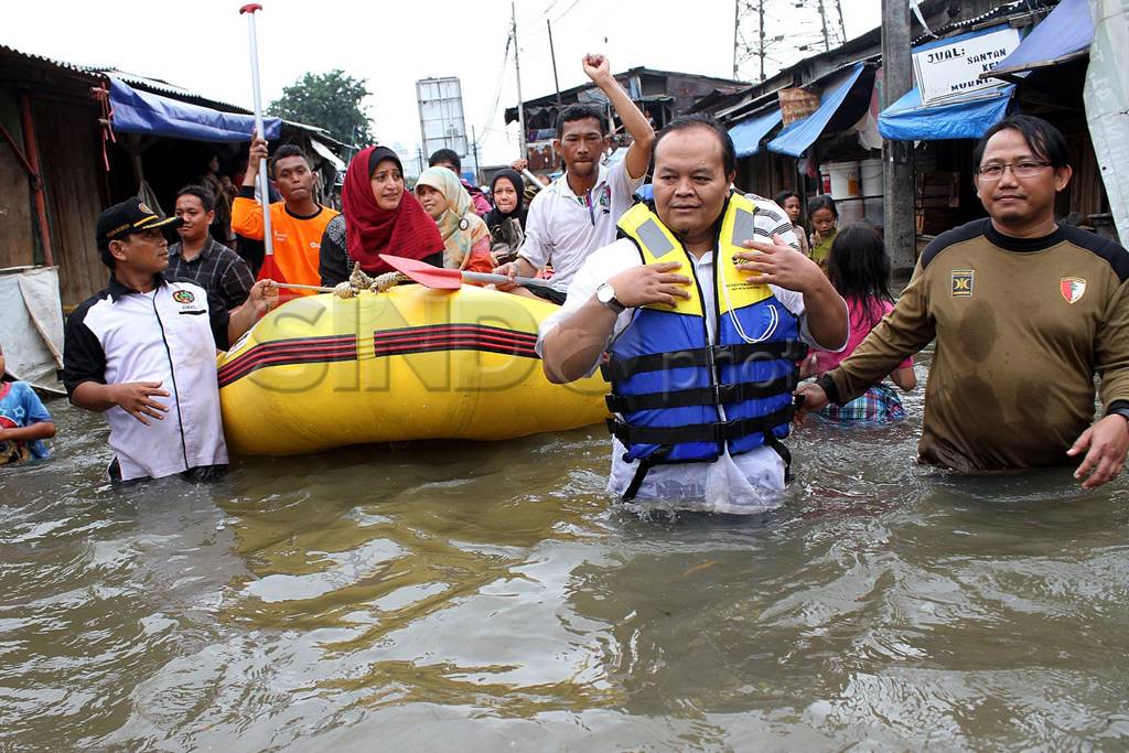 Beri Bantuan Banjir