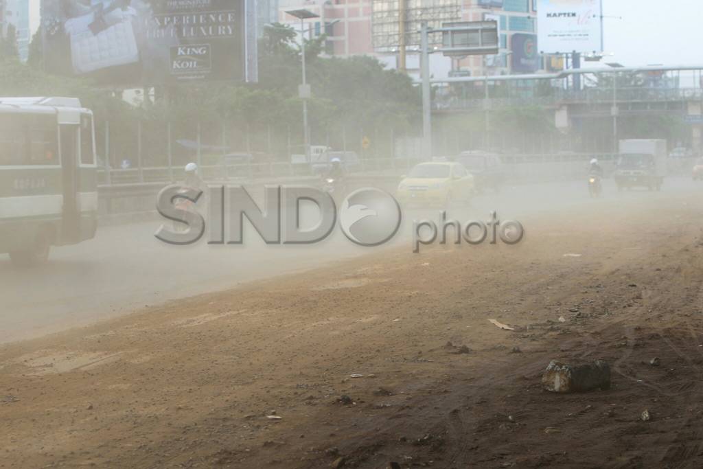 Debu Sisa Lumpur Banjir