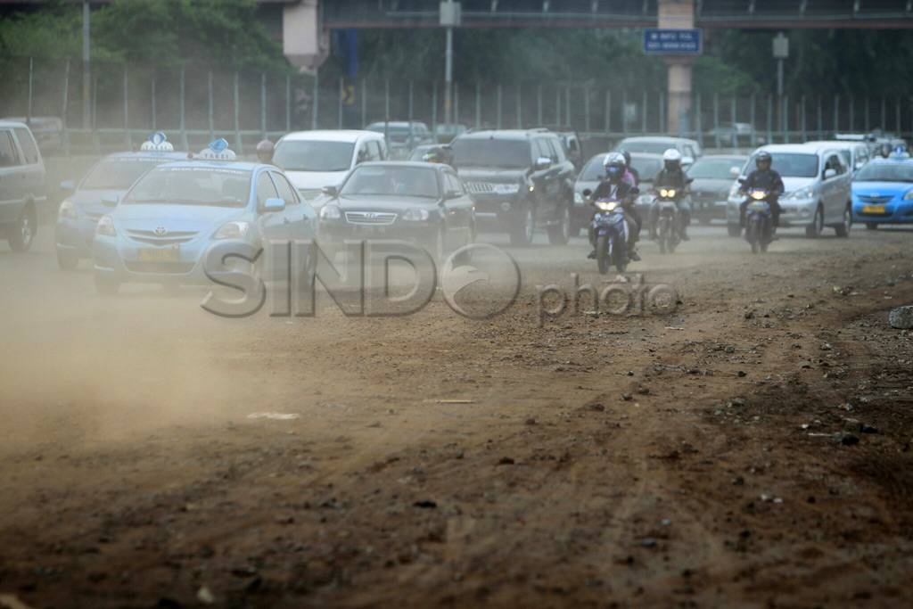 Debu Sisa Lumpur Banjir