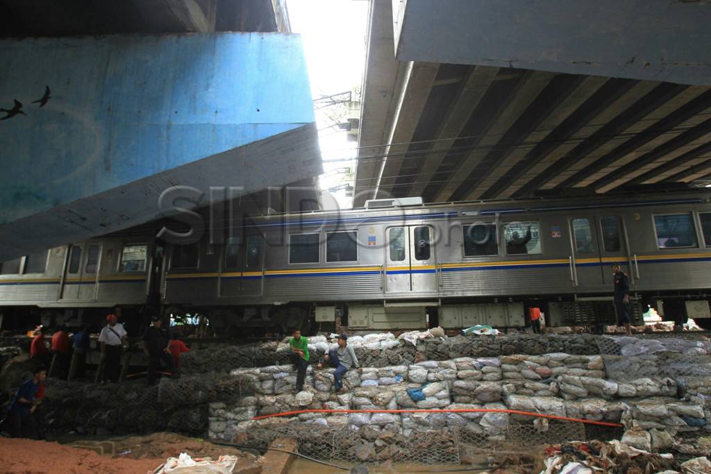 KRL Kembali Lewati Latuharhary