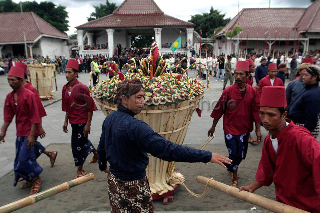 Tujuh Gunungan Grebeg...