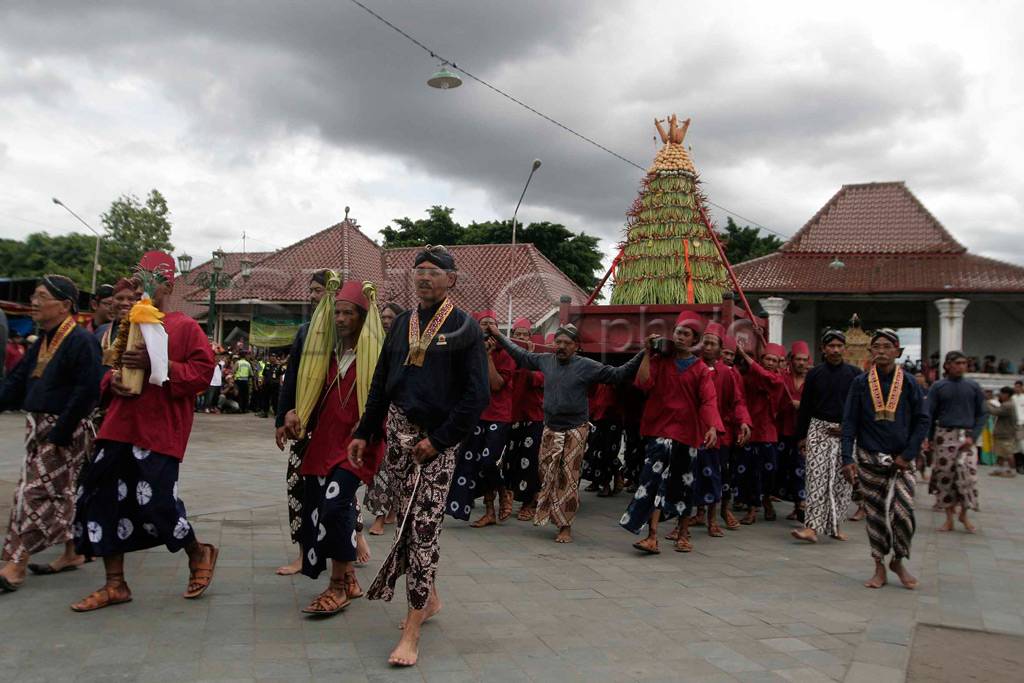Tujuh Gunungan Grebeg...