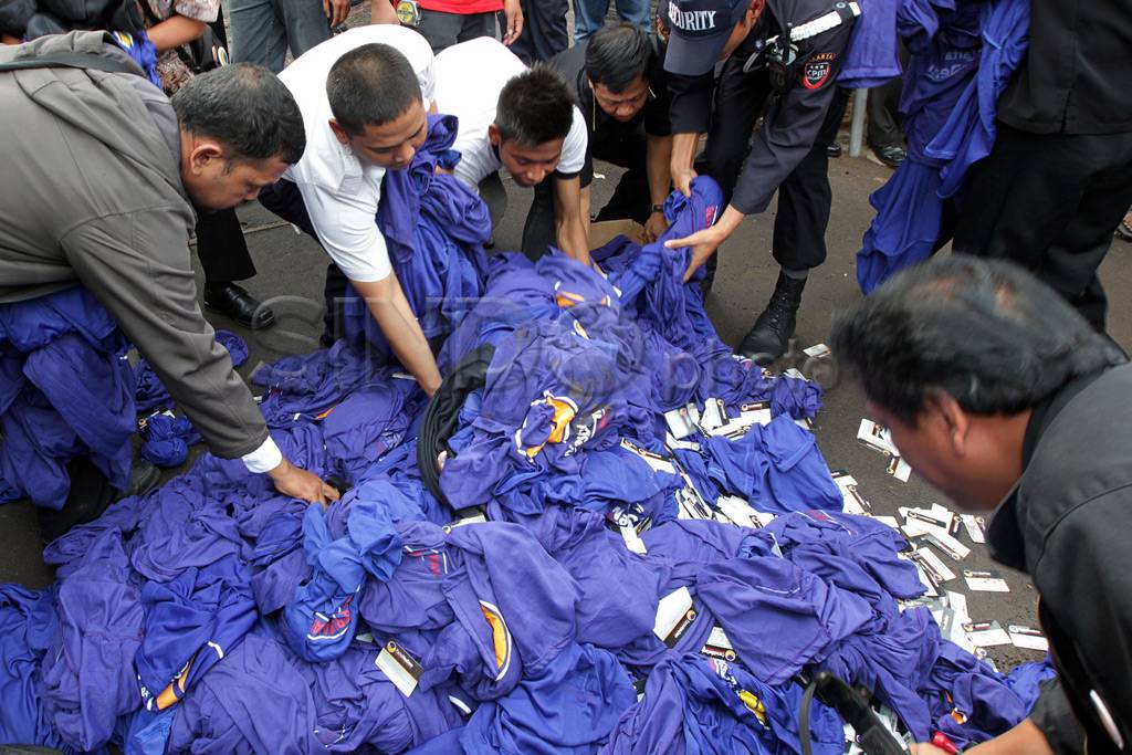Ratusan Anggota Partai...