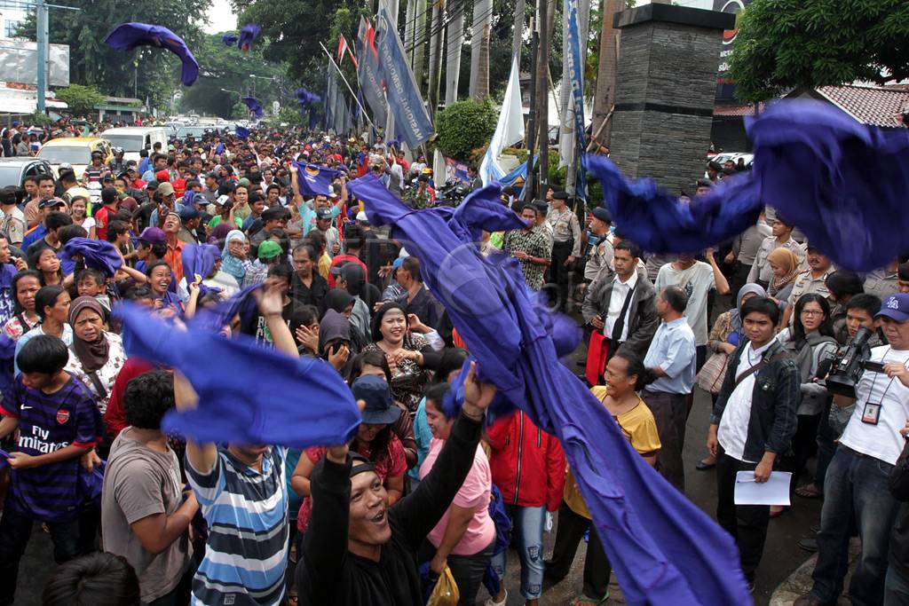 Ratusan Anggota Partai...