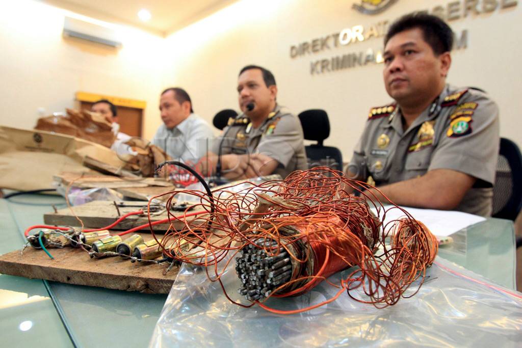 Temuan Paket Bom di...