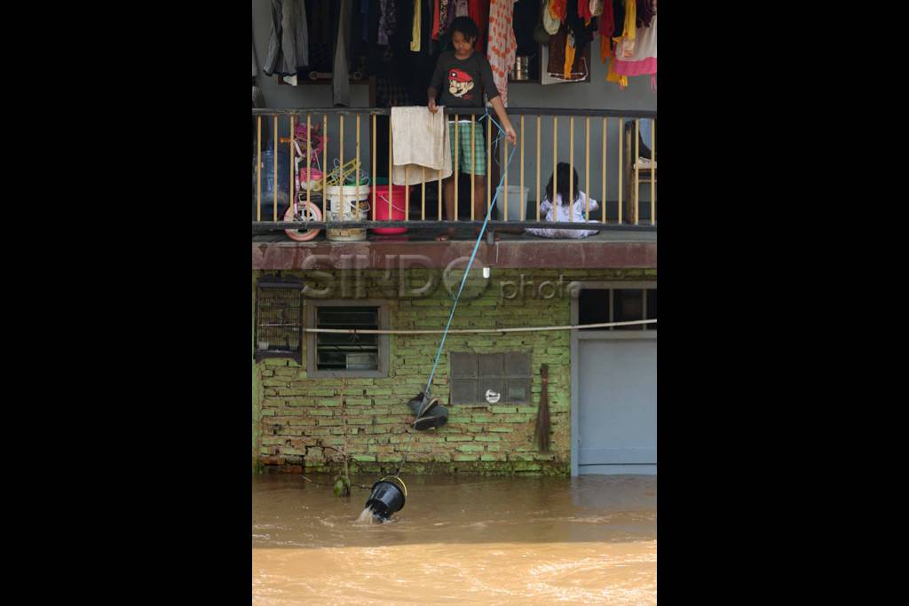 Banjir bandang kepung...