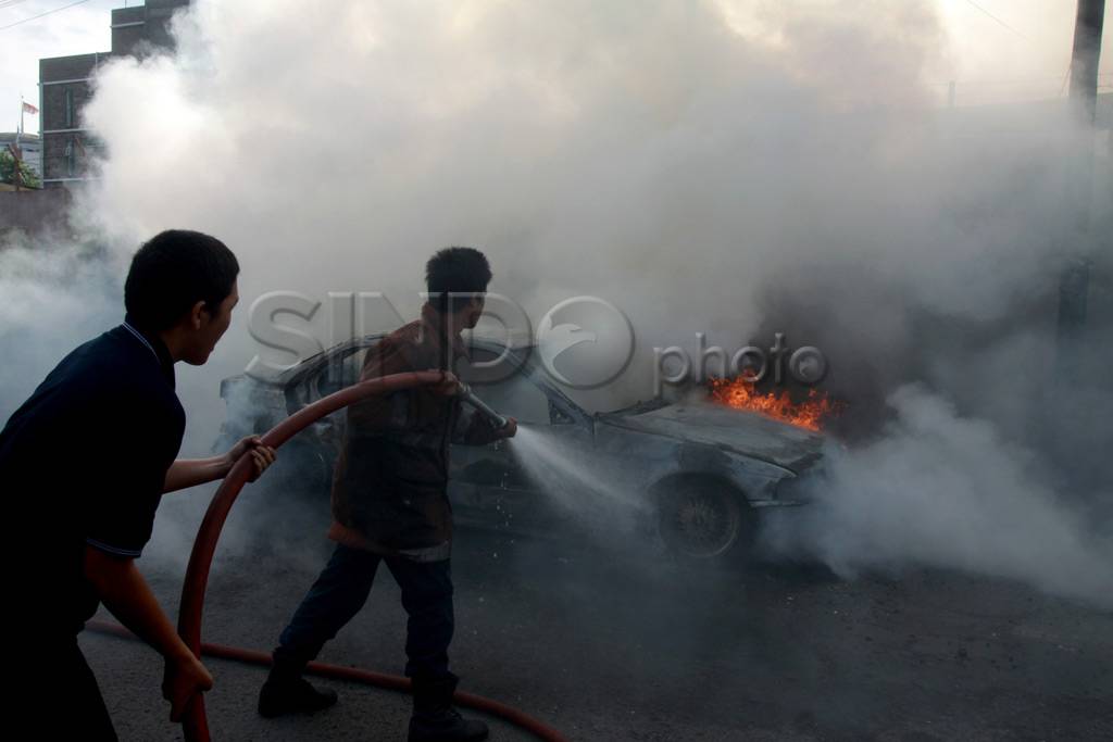 Korsleting Mobil Terbakar