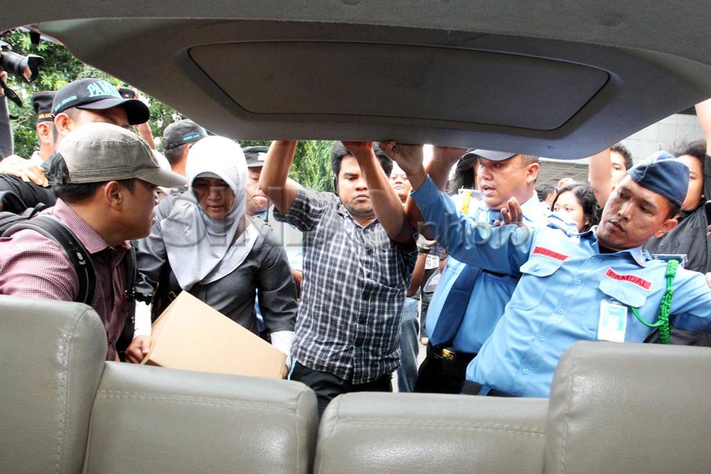 KPK Geledah Ruangan...