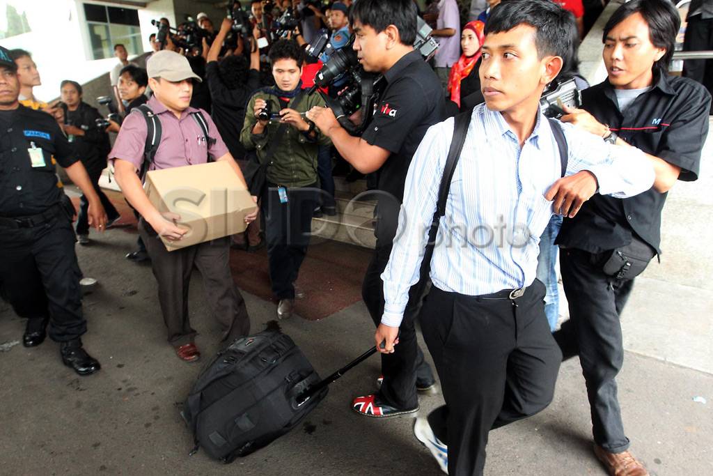 KPK Geledah Ruangan...