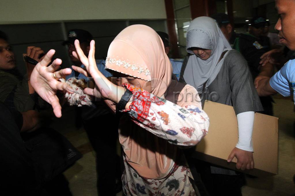 KPK Geledah Ruangan...