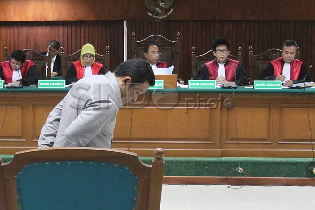 Mantan Bupati Buol Amran...