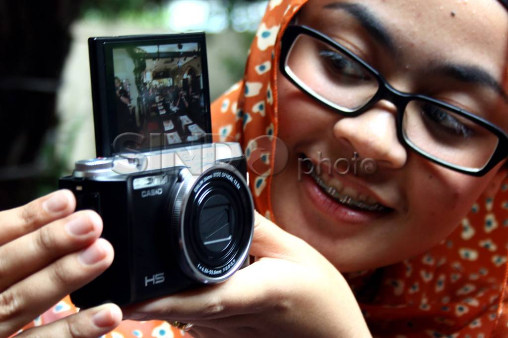 Kamera Poket Digital...