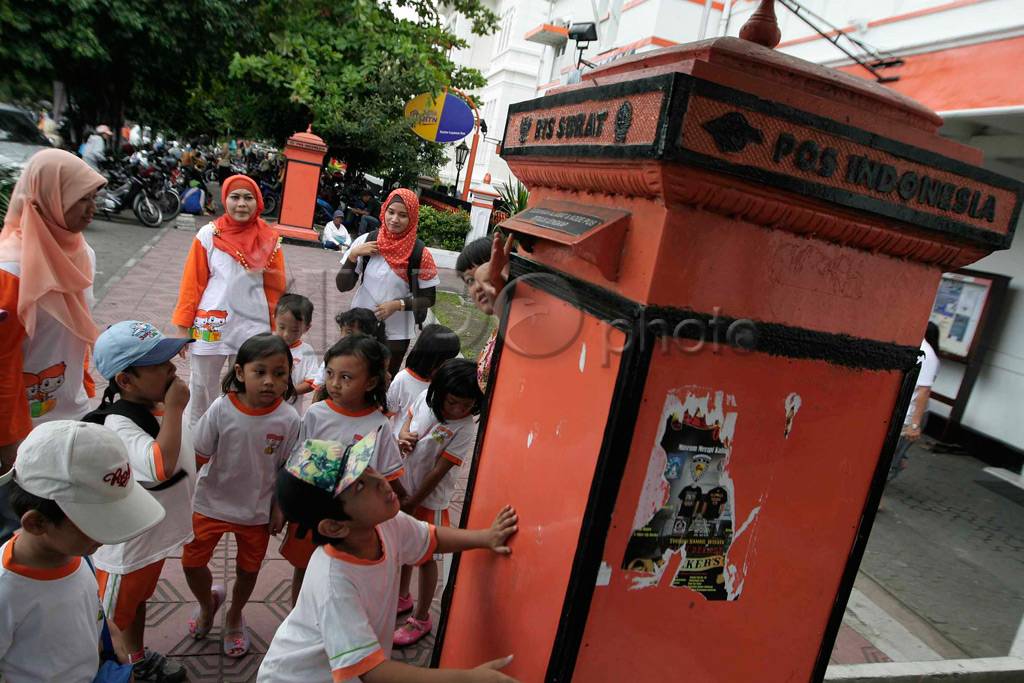 Anak-anak Paud kunjungi...