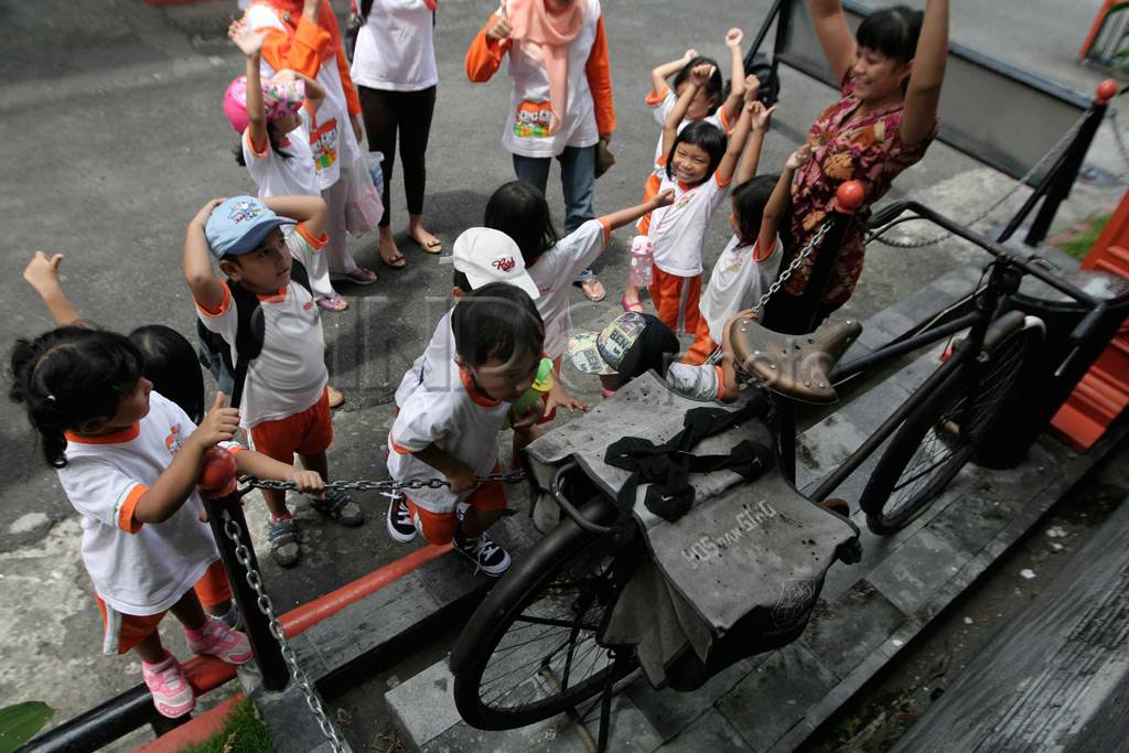 Anak-anak Paud kunjungi...