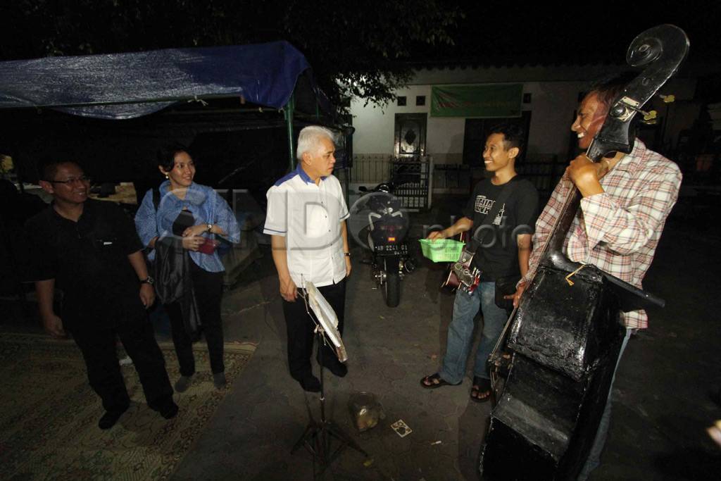 Hatta Rajasa lesehan...