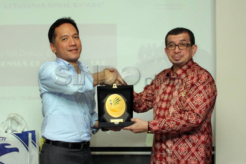 Diskusi bulanan redaksi...