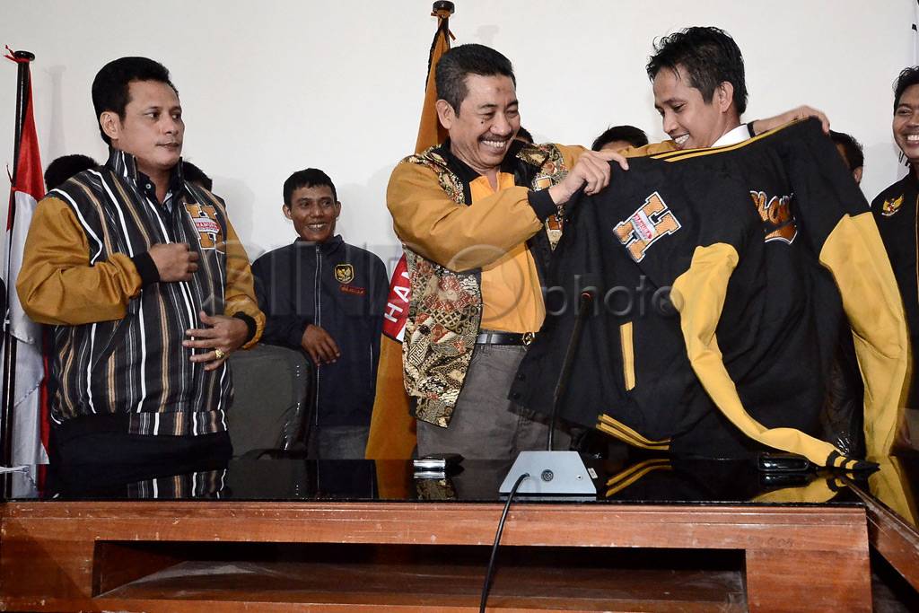 200 eks Nasdem resmi...