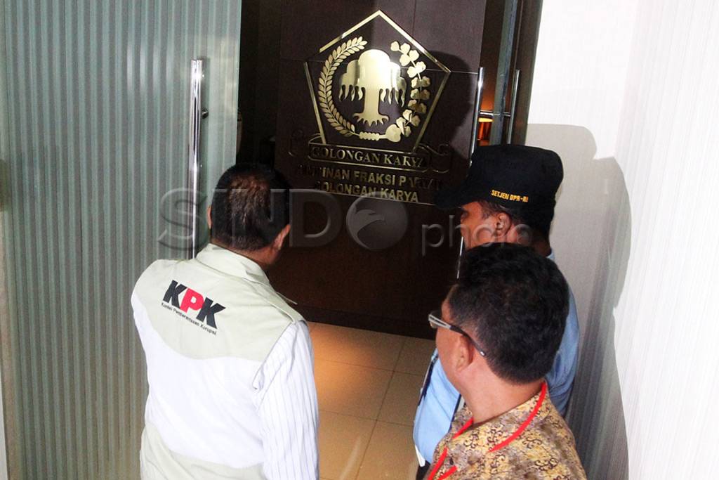 Kpk Geledah ruang kerja...