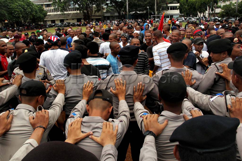 Latihan pengamanan massa