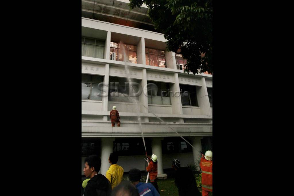 Padamkan kebakaran Setneg