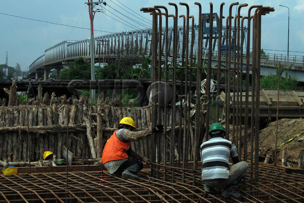 Pembangunan jembatan...