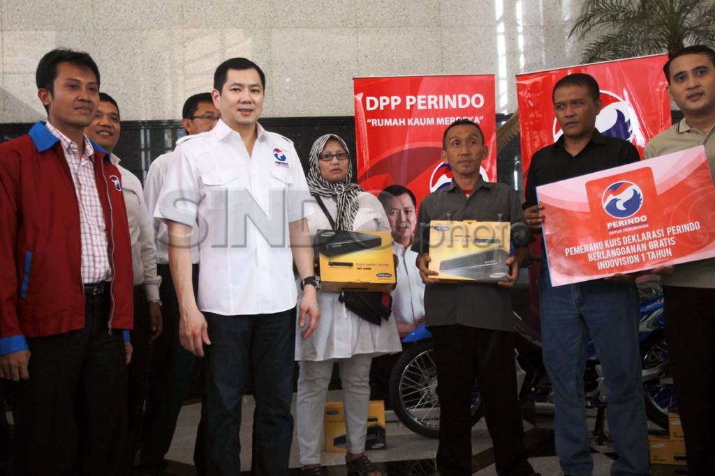 Serahkan hadiah deklarasi...