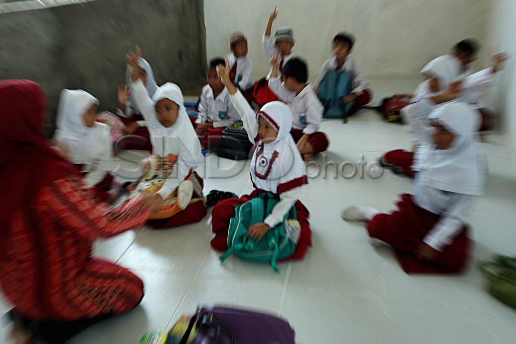 Sekolah menumpang di...